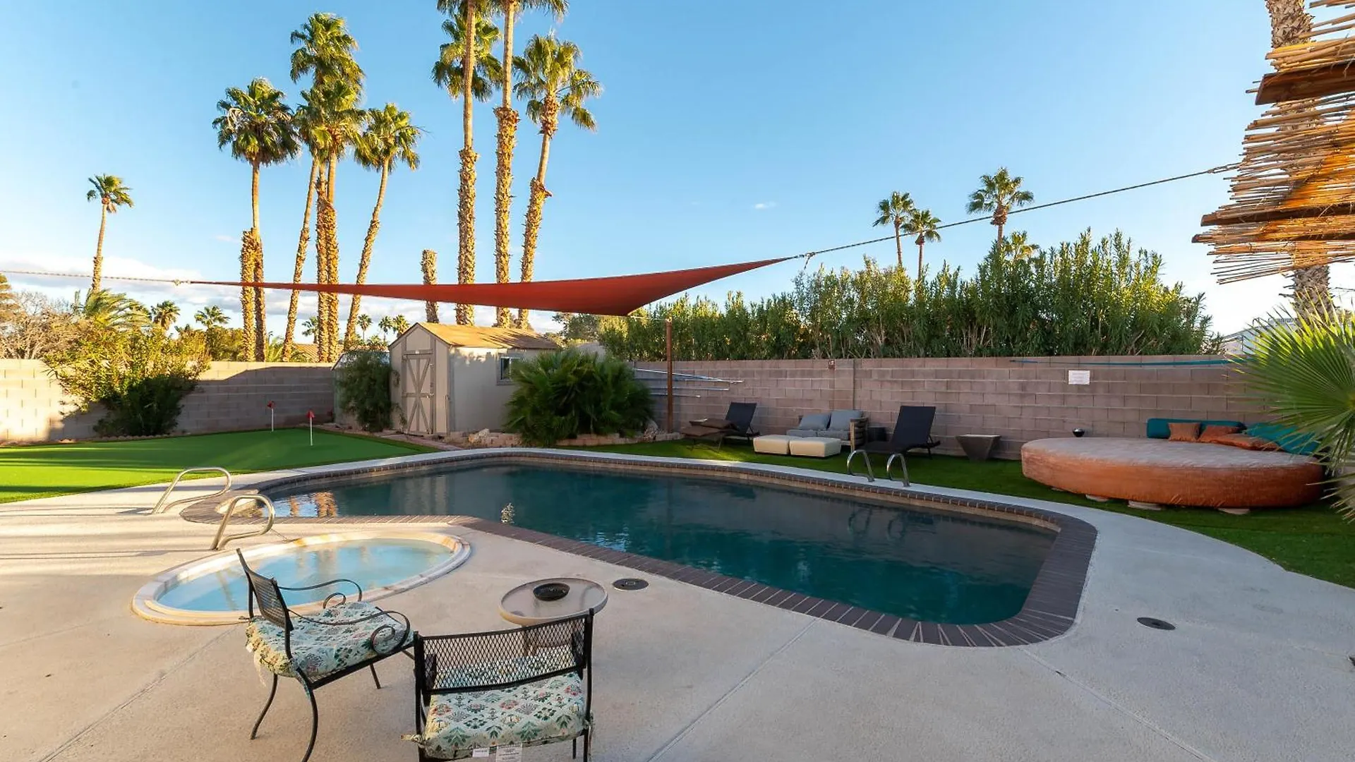 Fun 5 Bedroom Home By Strip, Pool, Putting Green, And Games Las Vegas 0*,