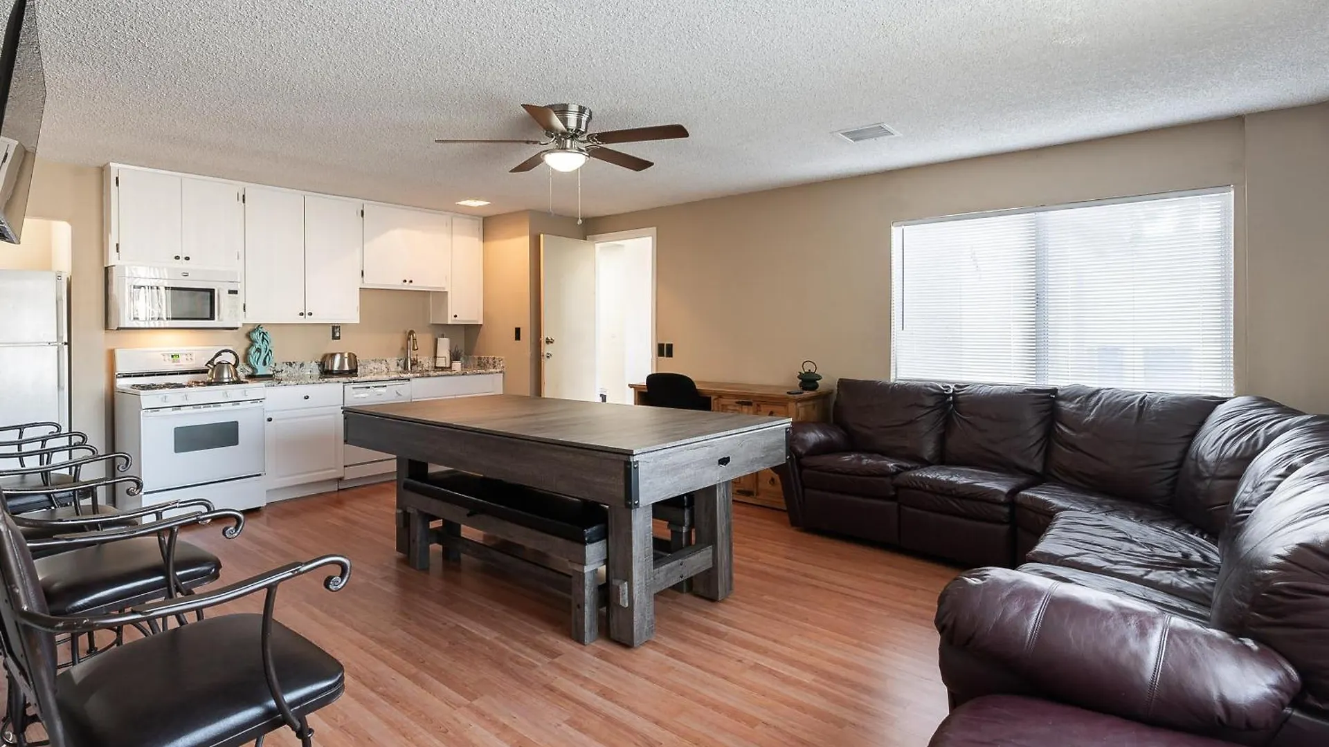 Holiday home Fun 5 Bedroom Home By Strip, Pool, Putting Green, And Games Las Vegas