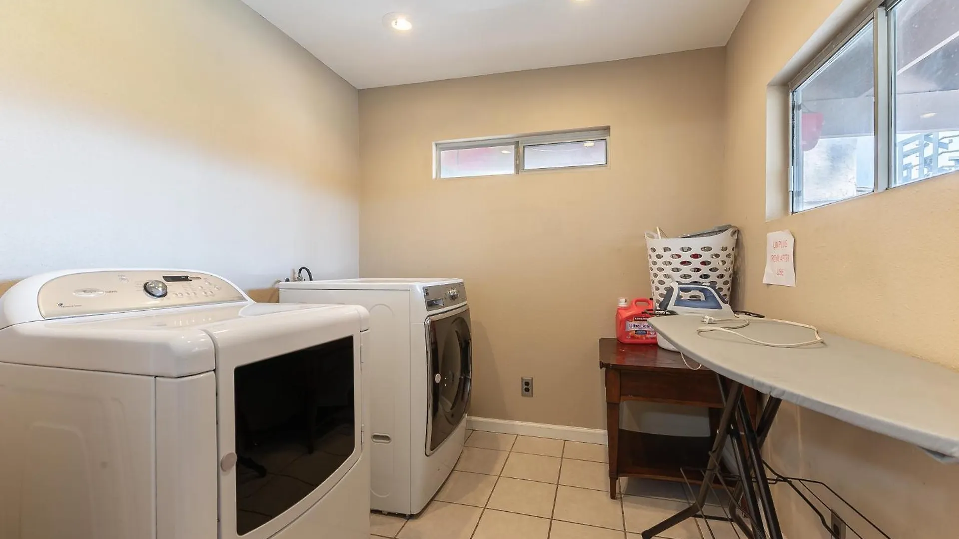Fun 5 Bedroom Home By Strip, Pool, Putting Green, And Games Las Vegas 0*,  United States