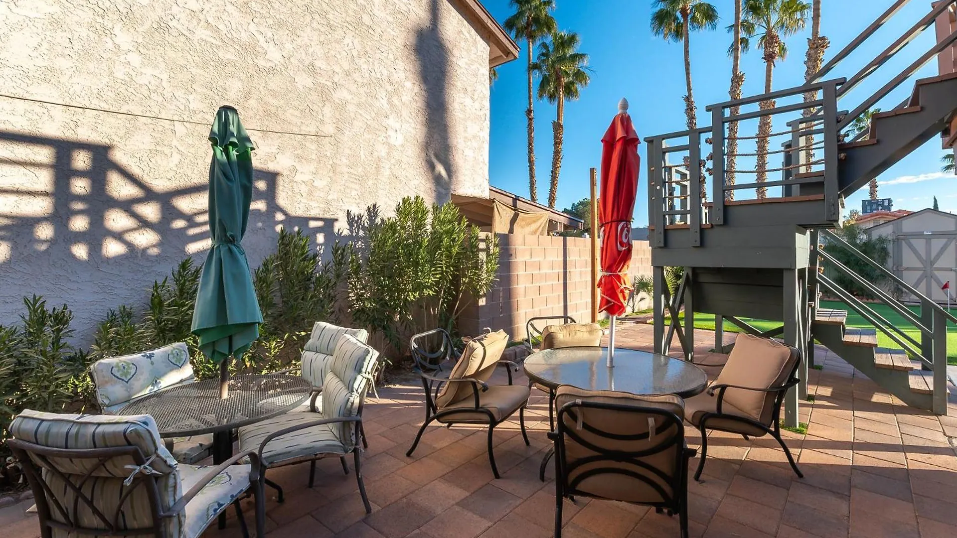 Fun 5 Bedroom Home By Strip, Pool, Putting Green, And Games Las Vegas Holiday home