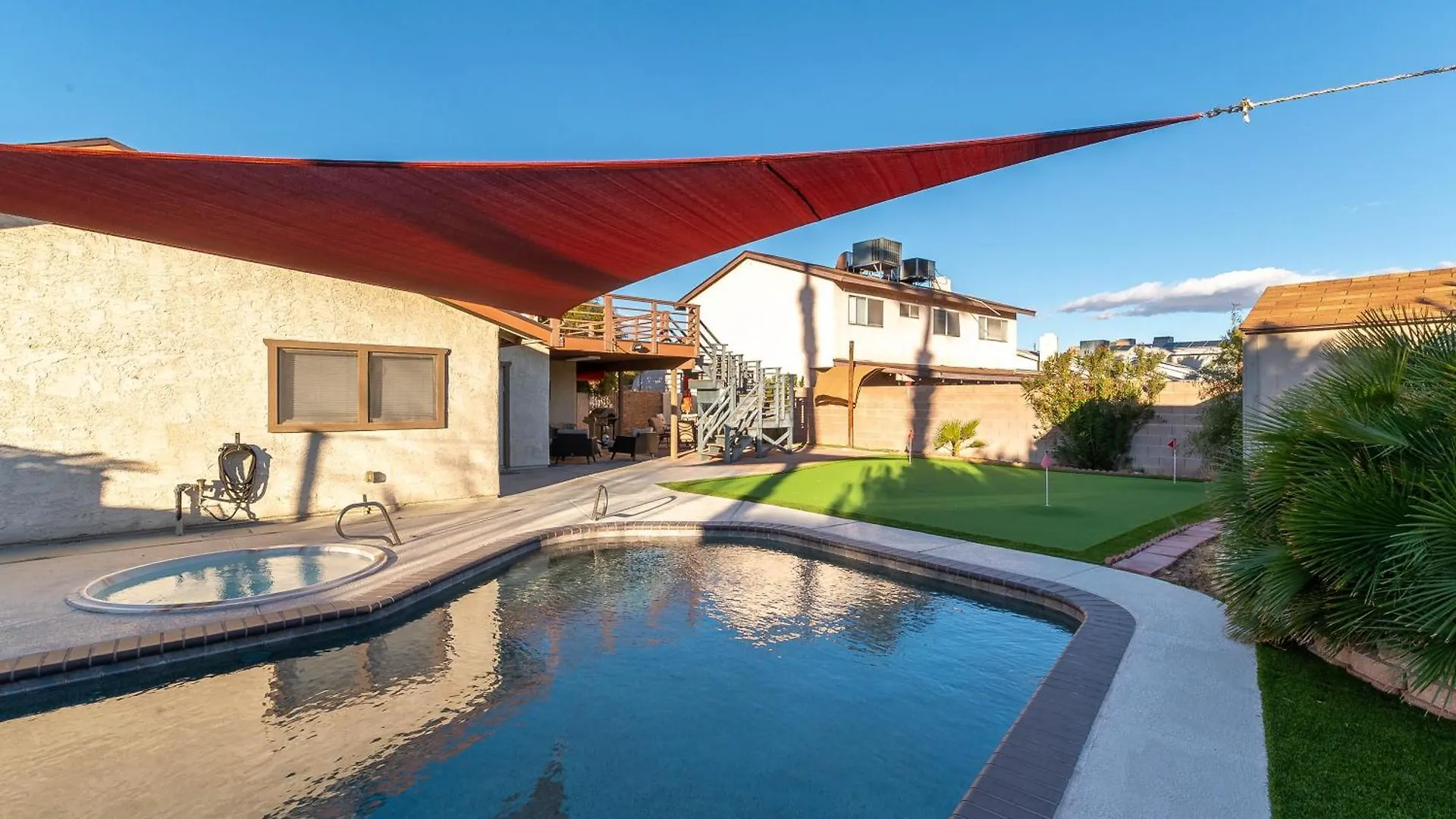 Fun 5 Bedroom Home By Strip, Pool, Putting Green, And Games Las Vegas Holiday home
