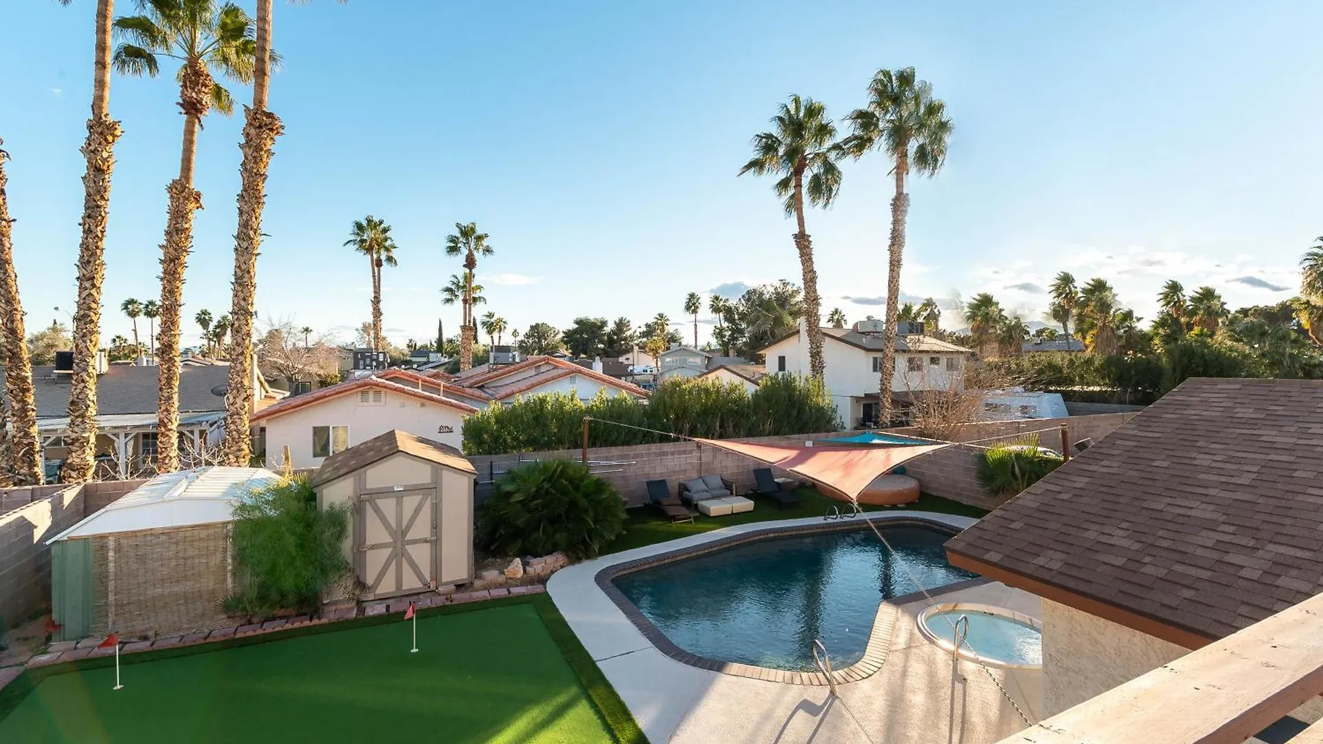 Fun 5 Bedroom Home By Strip, Pool, Putting Green, And Games Las Vegas