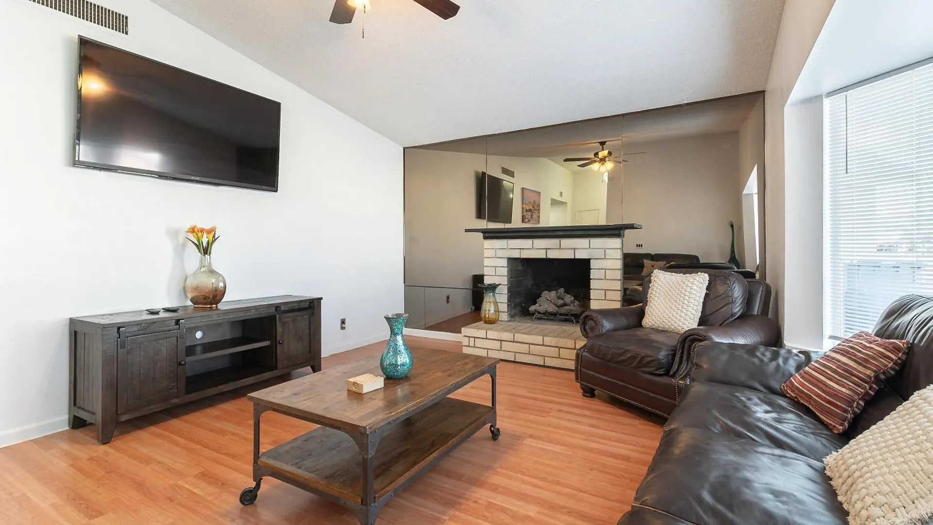 Fun 5 Bedroom Home By Strip, Pool, Putting Green, And Games Las Vegas Holiday home